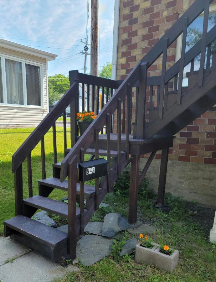 Quiet Cozy Apartment Next To Highway Wifi+Netflix Edmundston Eksteriør bilde