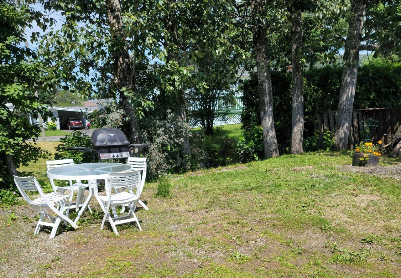 Quiet Cozy Apartment Next To Highway Wifi+Netflix Edmundston Eksteriør bilde