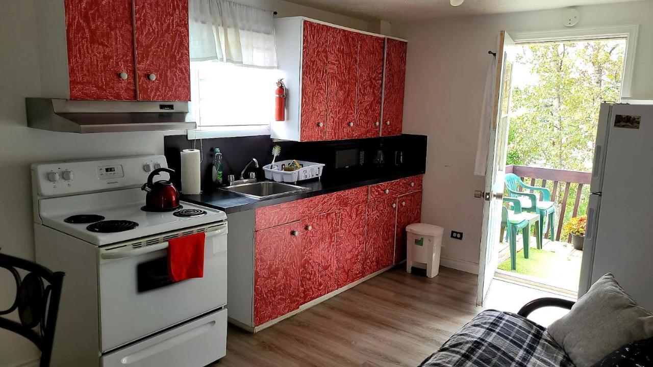Quiet Cozy Apartment Next To Highway Wifi+Netflix Edmundston Eksteriør bilde