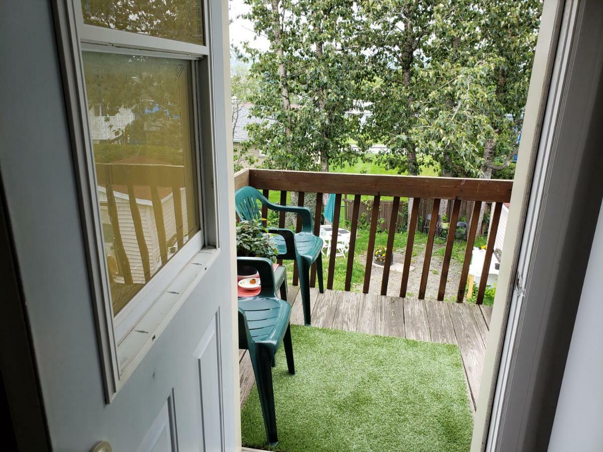 Quiet Cozy Apartment Next To Highway Wifi+Netflix Edmundston Eksteriør bilde